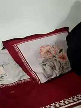 Snapshot of Honey_rose2 chatting on 02/15/26, 02:05 Honey rose2 online show from 02/15/26, 02:05