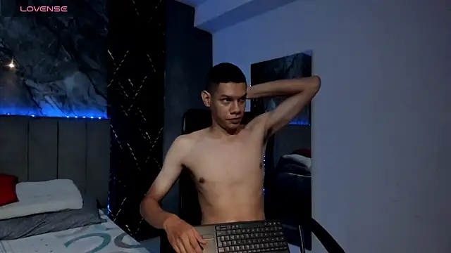 milo cruz  online show from 02/10/26, 02:05