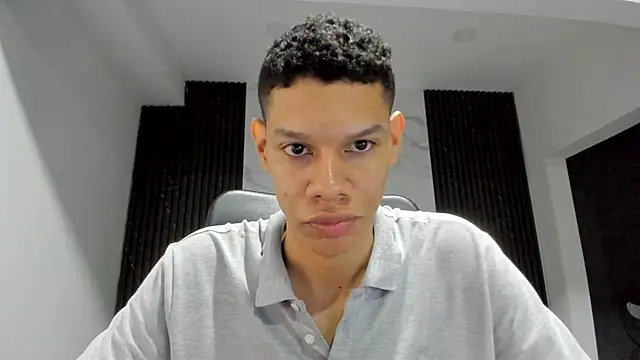 milo cruz  online show from 04/18/26, 02:58