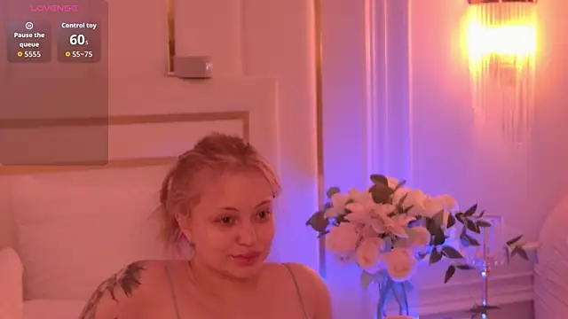 Snapshot of MollyHilton chatting on 03/03/26, 05:53 MollyHilton online show from 03/03/26, 05:53