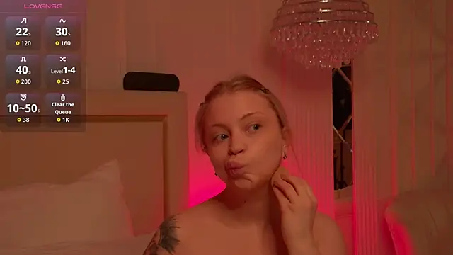 MollyHilton online show from 04/01/26, 07:55