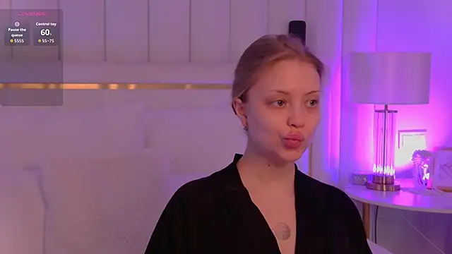 Snapshot of MollyHilton chatting on 02/13/26, 05:57 MollyHilton online show from 02/13/26, 05:57