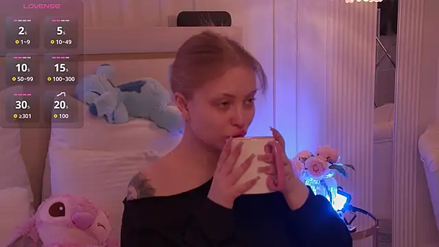 Snapshot of MollyHilton chatting on 02/03/26, 03:04 MollyHilton online show from 02/03/26, 03:04