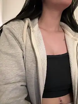 Snapshot of Sara0202 chatting on 04/15/26, 08:20 Sara0202 online show from 04/15/26, 08:20