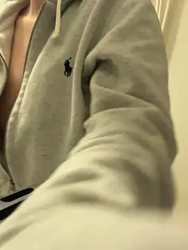 Snapshot of Sara0202 chatting on 04/05/26, 11:11 Sara0202 online show from 04/05/26, 11:11