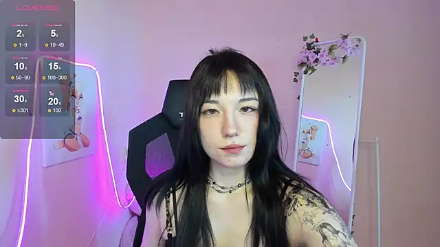 Snapshot of AliceeinWonderlanddd chatting on 06/08/26, 02:34 AliceeinWonderlanddd online show from 06/08/26, 02:34