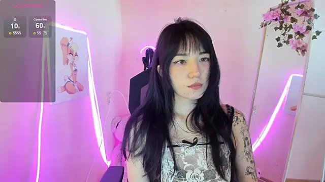 Snapshot of AliceeinWonderlanddd chatting on 07/15/26, 01:45 AliceeinWonderlanddd online show from 07/15/26, 01:45