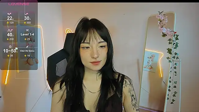 Snapshot of AliceeinWonderlanddd chatting on 05/03/26, 02:05 AliceeinWonderlanddd online show from 05/03/26, 02:05