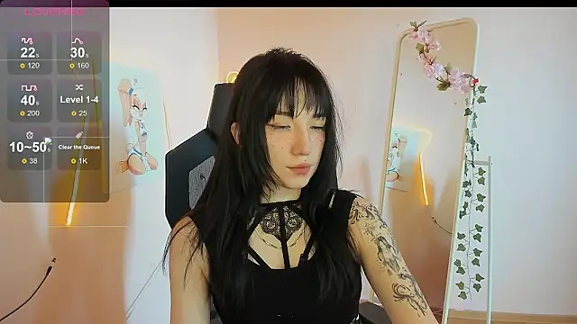 Snapshot of AliceeinWonderlanddd chatting on 05/09/26, 02:04 AliceeinWonderlanddd online show from 05/09/26, 02:04
