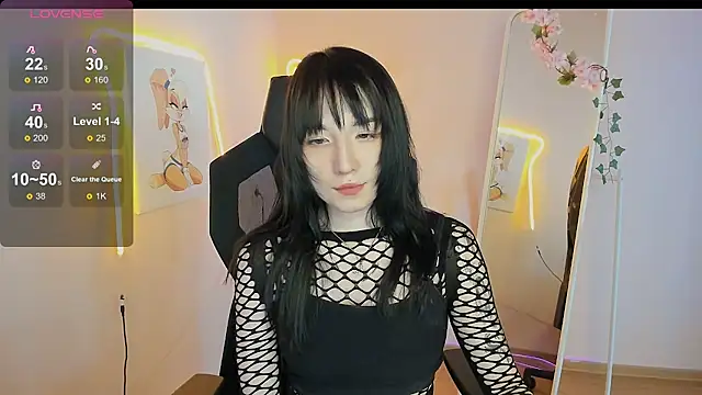 Snapshot of AliceeinWonderlanddd chatting on 05/13/26, 02:07 AliceeinWonderlanddd online show from 05/13/26, 02:07