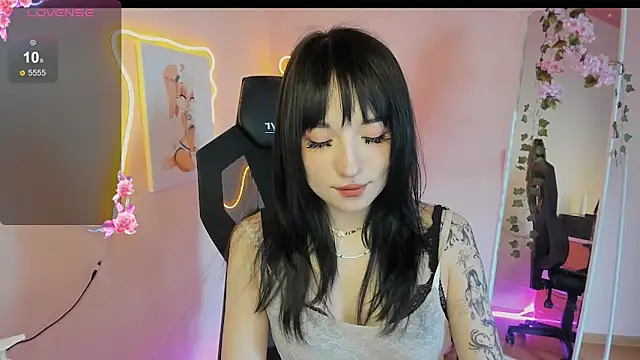 Snapshot of AliceeinWonderlanddd chatting on 04/21/26, 02:47 AliceeinWonderlanddd online show from 04/21/26, 02:47