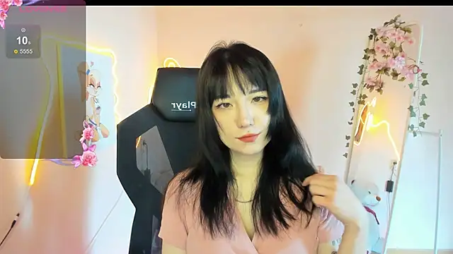 AliceeinWonderlanddd online show from 04/11/26, 03:36