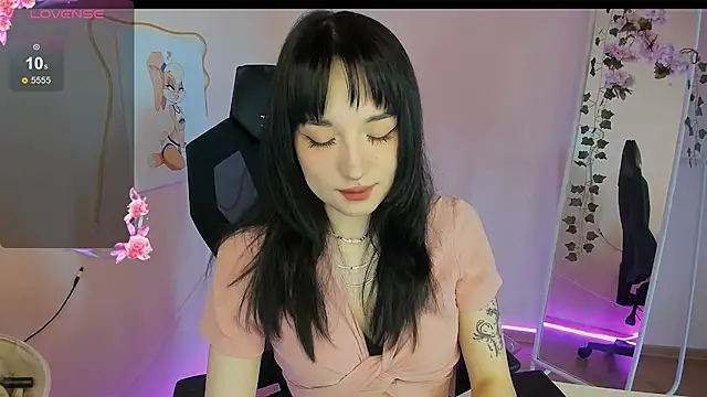 AliceeinWonderlanddd online show from 04/20/26, 03:09