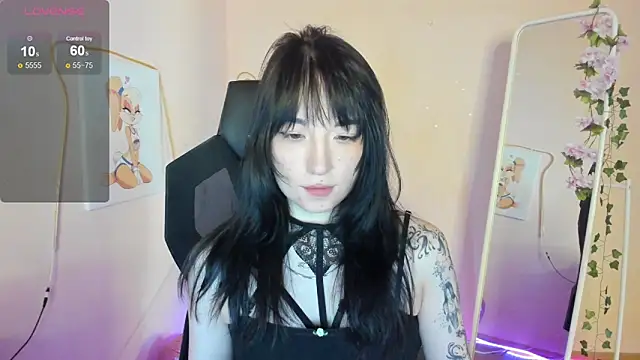 Snapshot of AliceeinWonderlanddd chatting on 05/21/26, 02:09 AliceeinWonderlanddd online show from 05/21/26, 02:09