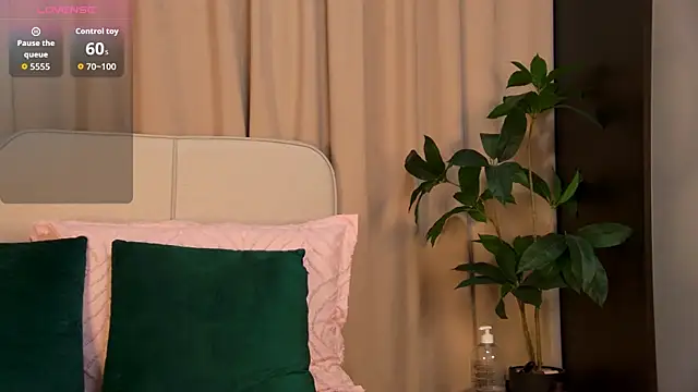 GinaMencee online show from 07/18/26, 08:17
