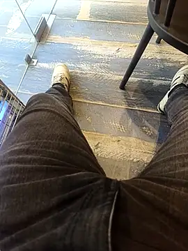 Snapshot of GTX-8194 chatting on 02/15/26, 11:42 GTX-8194 online show from 02/15/26, 11:42