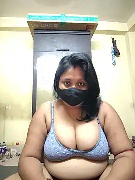Snapshot of Curvy_Trisha chatting on 05/26/26, 12:36 Curvy Trisha online show from 05/26/26, 12:36