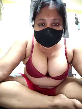 Snapshot of Curvy_Trisha chatting on 04/13/26, 08:02 Curvy Trisha online show from 04/13/26, 08:02