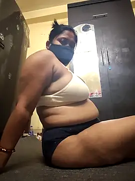Snapshot of Curvy_Trisha chatting on 03/19/26, 07:58 Curvy Trisha online show from 03/19/26, 07:58