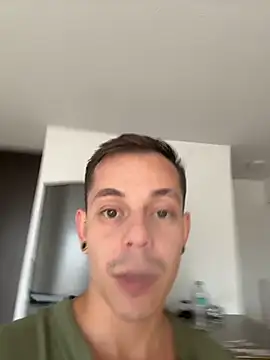 Snapshot of AxelMuller chatting on 02/08/26, 12:58 AxelMuller online show from 02/08/26, 12:58