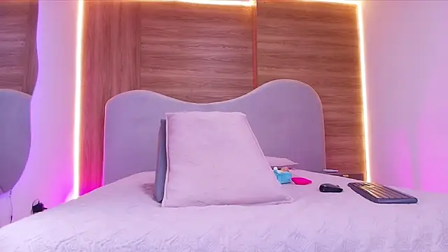 shaina adams online show from 03/03/26, 12:01