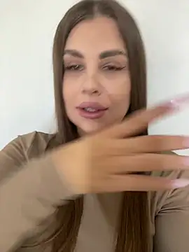 Snapshot of CutieLui_ chatting on 02/19/26, 12:24 CutieLui online show from 02/19/26, 12:24