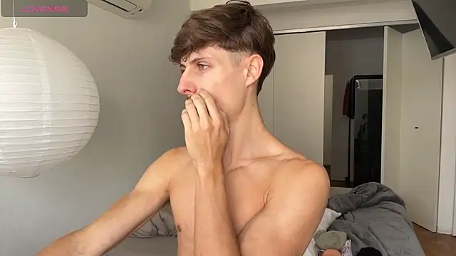 Snapshot of vitoraugustoxxx chatting on 02/11/26, 01:11 vitoraugustoxxx online show from 02/11/26, 01:11