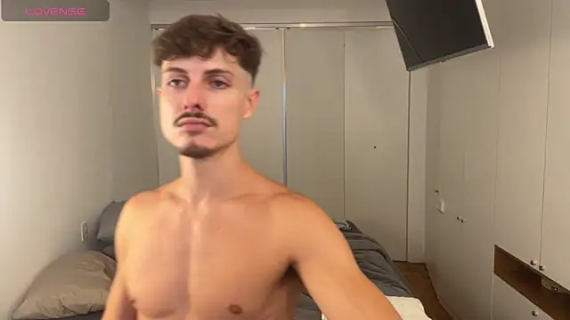 Snapshot of vitoraugustoxxx chatting on 02/26/26, 05:13 vitoraugustoxxx online show from 02/26/26, 05:13