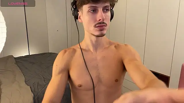 Snapshot of vitoraugustoxxx chatting on 02/10/26, 04:17 vitoraugustoxxx online show from 02/10/26, 04:17