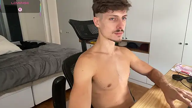 Snapshot of vitoraugustoxxx chatting on 02/02/26, 06:40 vitoraugustoxxx online show from 02/02/26, 06:40