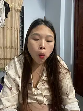 Emxinhka1 online show from 04/24/26, 02:19