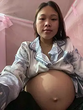 Emxinhka1 online show from 04/05/26, 03:02