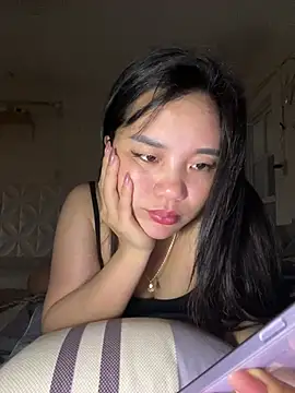 Snapshot of _Lylyy chatting on 04/16/26, 04:02 Lylyy online show from 04/16/26, 04:02