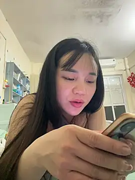 Snapshot of _Lylyy chatting on 03/25/26, 12:48 Lylyy online show from 03/25/26, 12:48