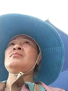 Snapshot of Neoone_1 chatting on 04/09/26, 08:31 Neoone 1 online show from 04/09/26, 08:31