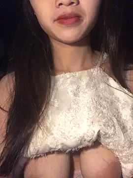 Snapshot of uyensexy chatting on 02/10/26, 03:05 uyensexy online show from 02/10/26, 03:05