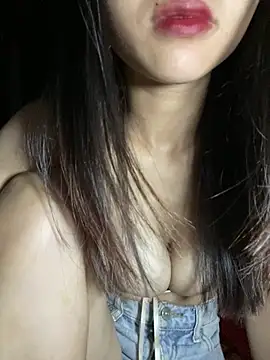 uyensexy online show from 04/17/26, 02:03