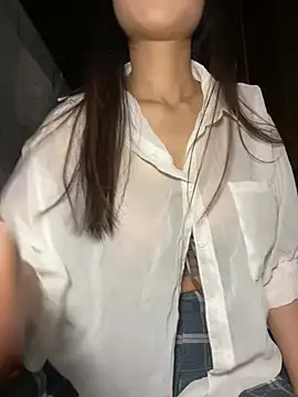 Snapshot of uyensexy chatting on 02/19/26, 03:20 uyensexy online show from 02/19/26, 03:20