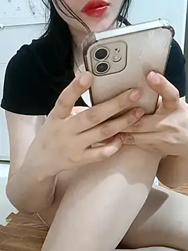 Snapshot of Moe-moex chatting on 03/19/26, 11:43 Moe-moex online show from 03/19/26, 11:43