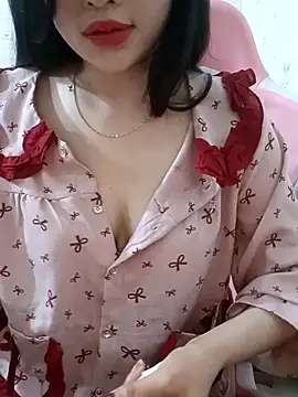Snapshot of Moe-moex chatting on 03/08/26, 10:29 Moe-moex online show from 03/08/26, 10:29