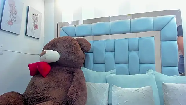 crystalstonee online show from 02/14/26, 07:58