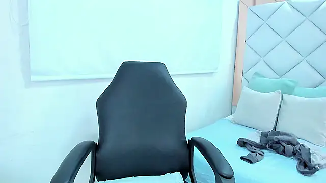 crystalstonee online show from 03/12/26, 07:40