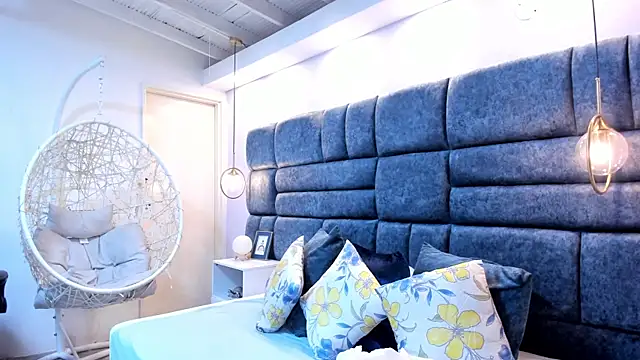 crystalstonee online show from 03/31/26, 08:11