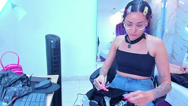 crystalstonee online show from 02/17/26, 10:07