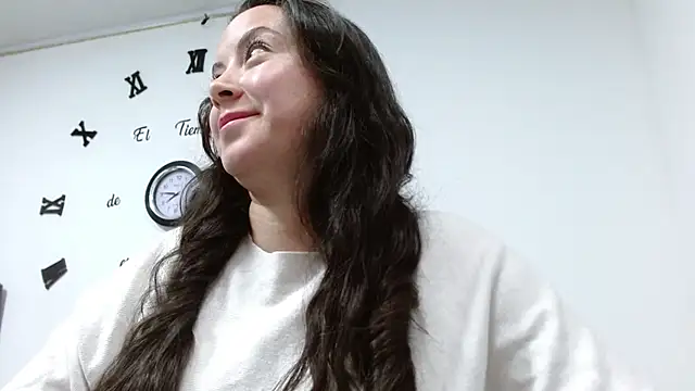 Snapshot of ElaMurray02 chatting on 02/03/26, 01:27 ElaMurray02 online show from 02/03/26, 01:27