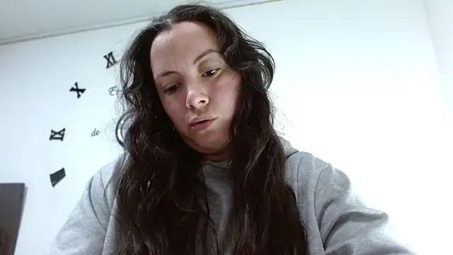 Snapshot of ElaMurray02 chatting on 02/04/26, 01:17 ElaMurray02 online show from 02/04/26, 01:17