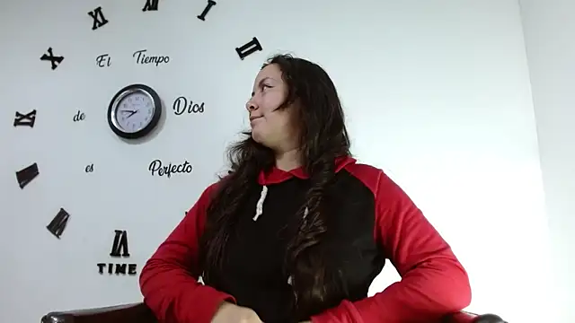 Snapshot of ElaMurray02 chatting on 02/05/26, 03:41 ElaMurray02 online show from 02/05/26, 03:41