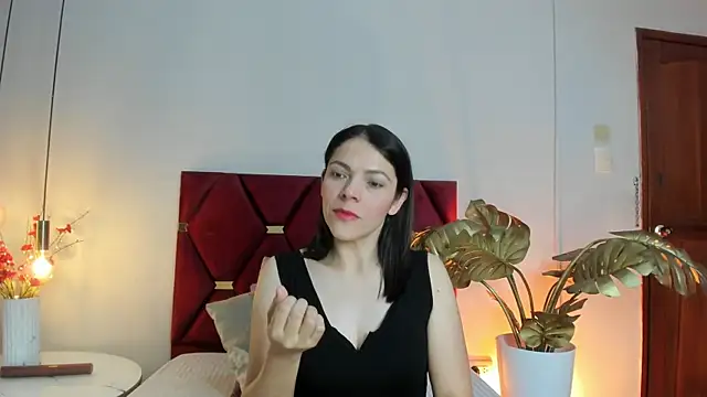 AnnaBroooks online show from 05/05/26, 06:00