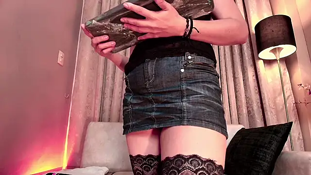 AnnaBroooks online show from 04/09/26, 12:01