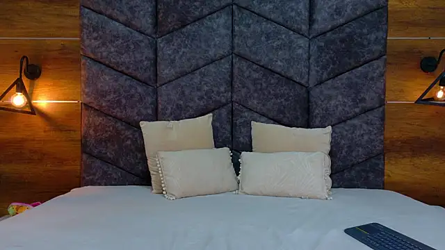 Snapshot of AnnieRouse__ chatting on 02/11/26, 11:43 AnnieRouse online show from 02/11/26, 11:43